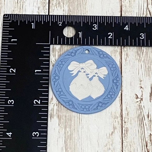 Vintage WEDGWOOD Blue Jasper Ware Baubles Christmas Ornament - Picture 7 of 9
